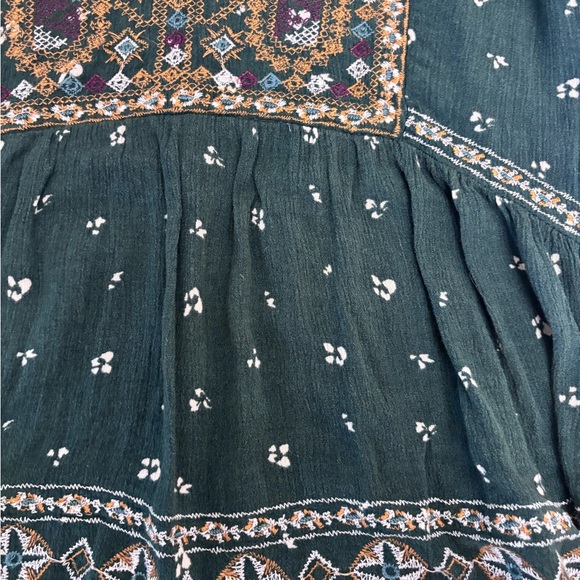 Knox Rose Green and Gray Embroidered Tops - Picture 5 of 15